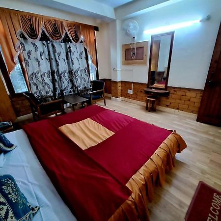 Hotel Snow Mountain Mall Road Манали Экстерьер фото