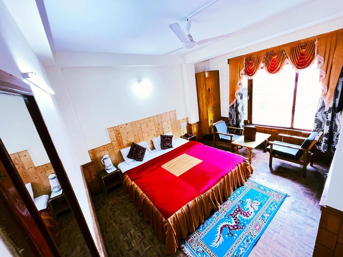 Hotel Snow Mountain Mall Road Манали Экстерьер фото