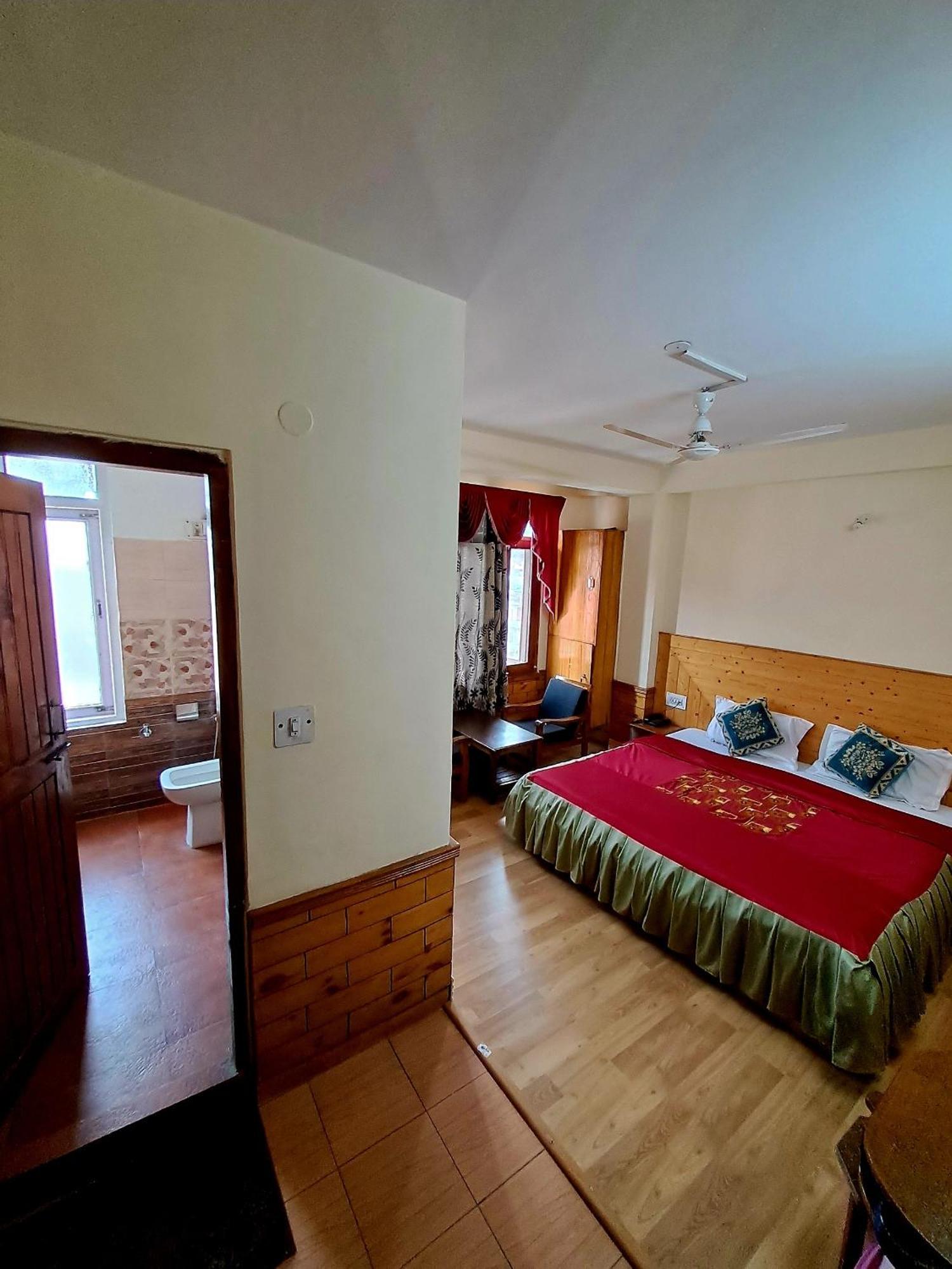 Hotel Snow Mountain Mall Road Манали Экстерьер фото