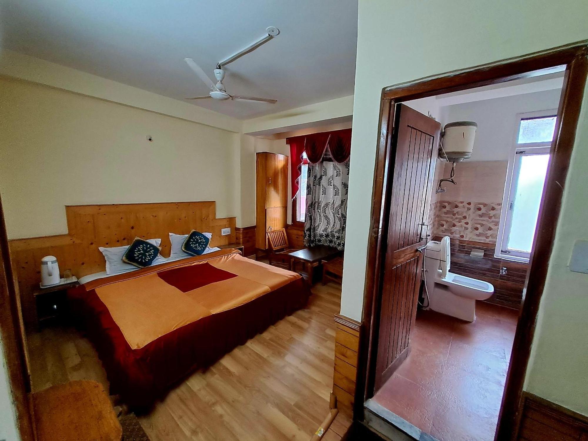 Hotel Snow Mountain Mall Road Манали Экстерьер фото